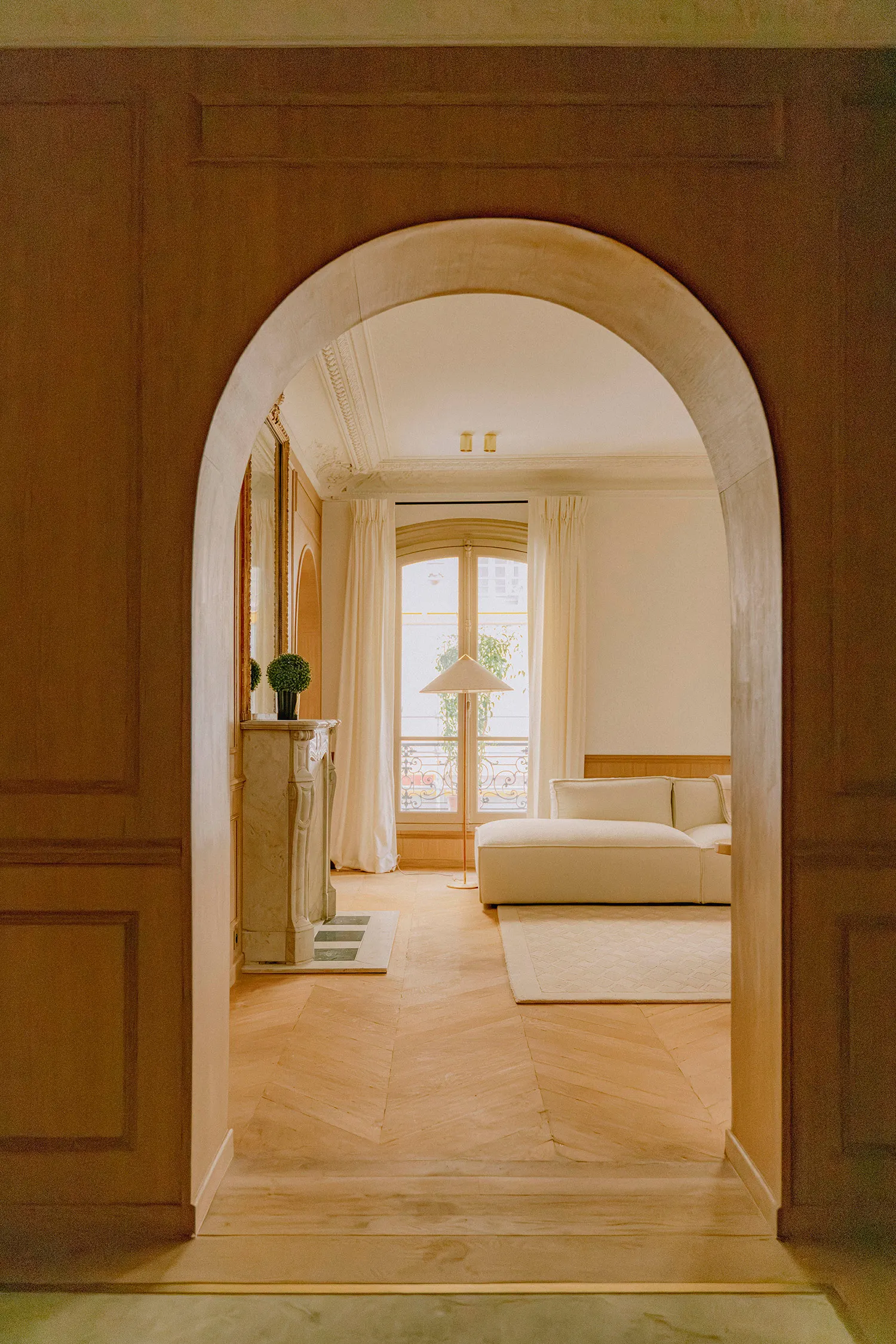 Rue de Lille : enfilade sous une arche