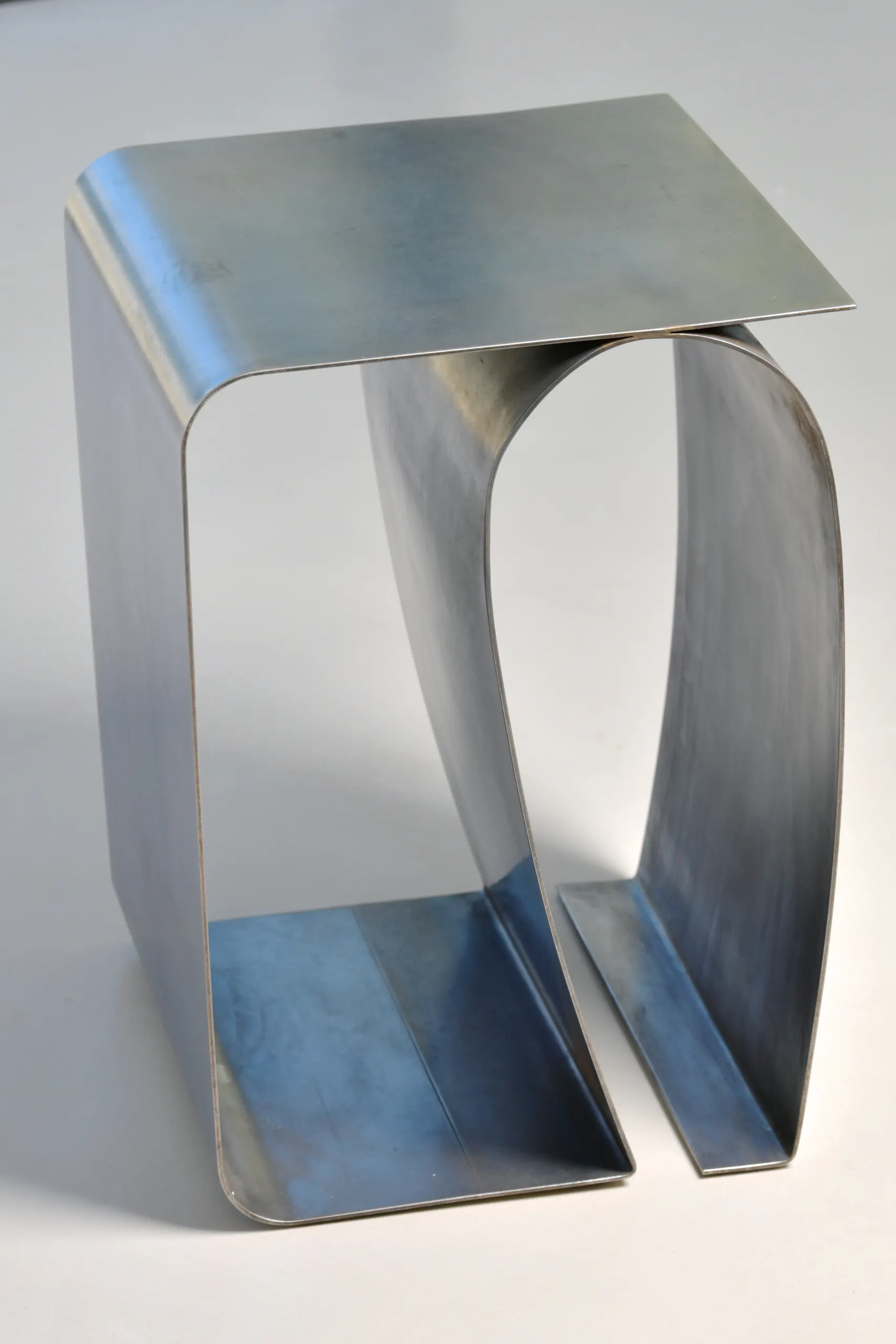 Table d’appoint Ruban, vue rapprochée