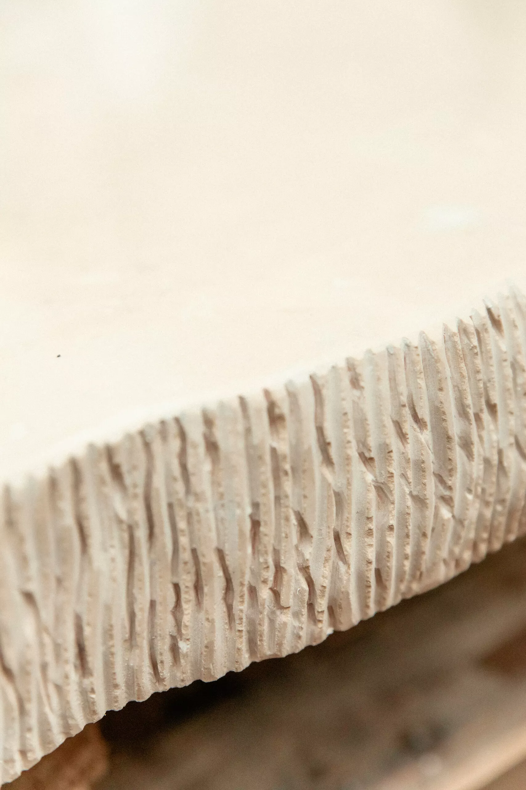 Genèse de la table Roots : Capucine Damour à l’atelier, vue 5