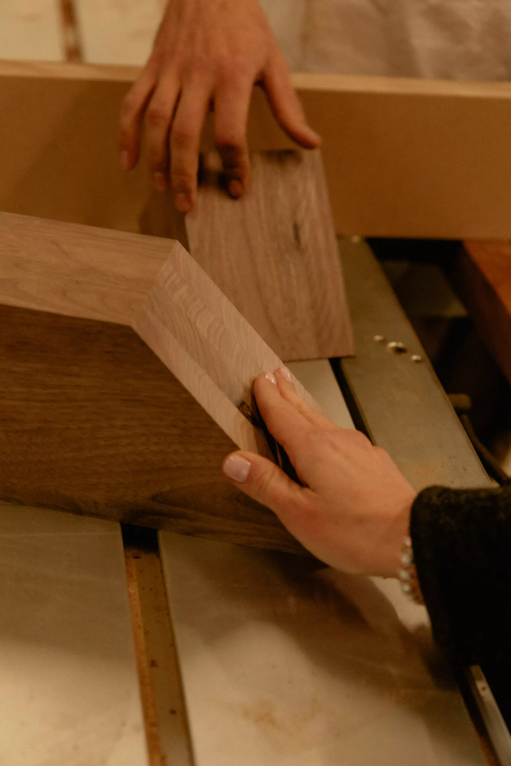 Genèse de la table Roots : Capucine Damour à l’atelier, vue 15