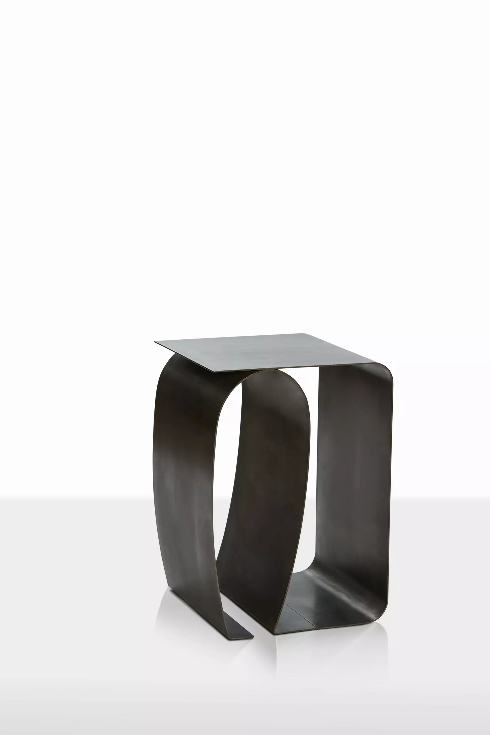 Table d’appoint Ruban de Capucine Damour, vue 1