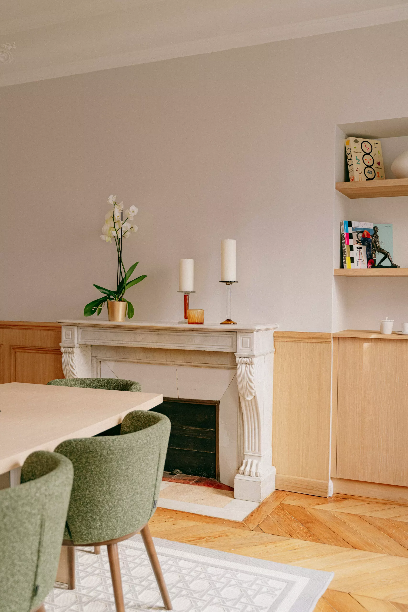 Washington notary office, Paris 8: meeting room and fireplace, photo by Jeanne Perrotte